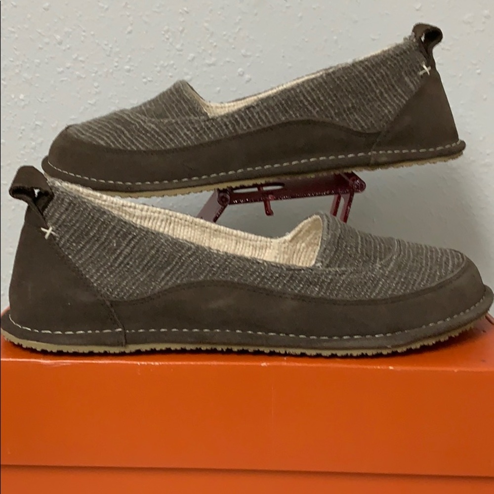 Acorn Comfort on Earth Slip-On shoes 10